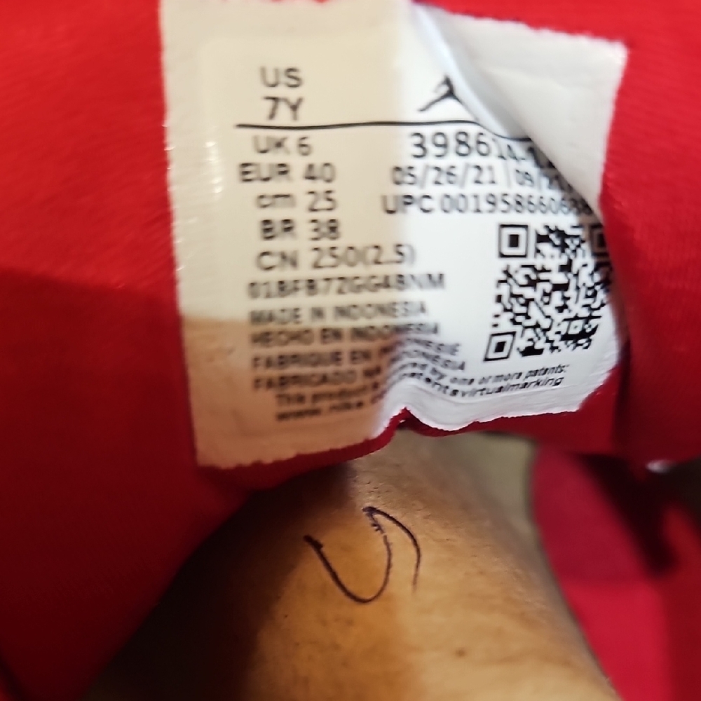 Mint Jordan 3 Red And White With Box Imperfection On Left Shoe (Jordan Logo) - Picture 6 of 9